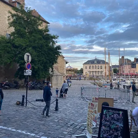 Le Ti Wi En Plein Coeur Du Vieux Bassin Honfleur